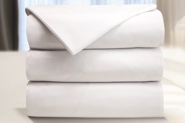 Hilton Worldwide T200 Blend Plain Weave, No Tuck Full/Double Flat Sheet, 81x104 FS, White (24/Case)